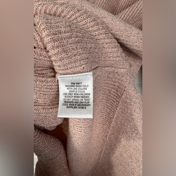 Liz Claiborne pink sparkling v-neck sweater. Size S - Picture 4 of 5